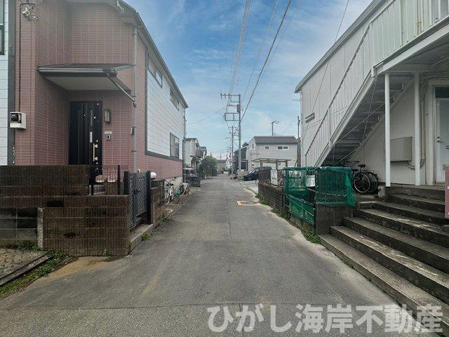 茅ヶ崎市高田2丁目　新築戸建　の前面道路含む現地写真|4月6日撮影　建築中　現地外観