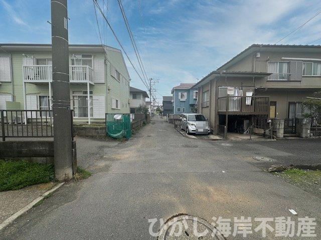 茅ヶ崎市高田2丁目　新築戸建　の前面道路含む現地写真|4月6日撮影　建築中　現地外観