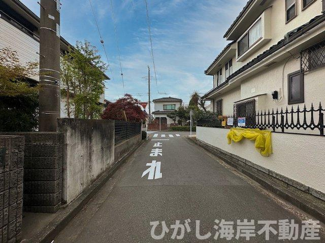 茅ケ崎市高田3丁目　売地の前面道路含む現地写真|4月9日撮影　古家解体前  現地外観