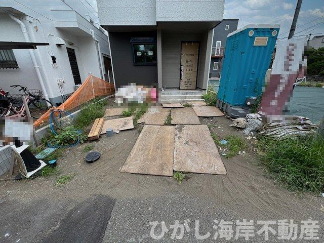 茅ヶ崎市東海岸南6丁目　新築戸建　全３棟の駐車場|9月4日撮影　外構工事中　駐車スペース