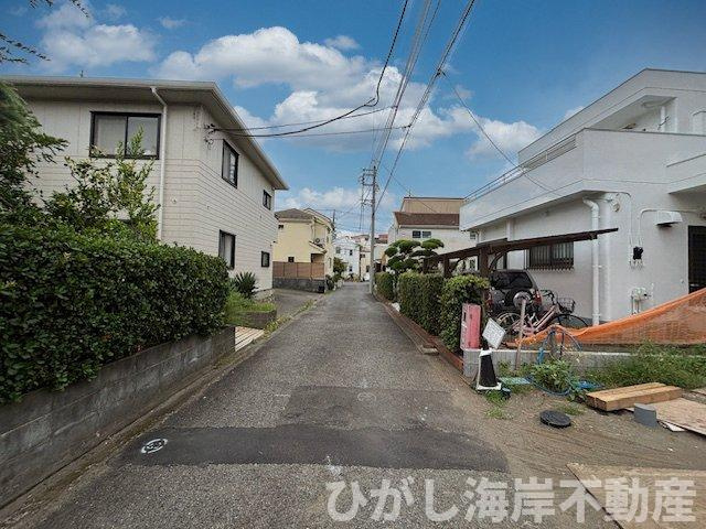 茅ヶ崎市東海岸南6丁目　新築戸建　全３棟の前面道路含む現地写真|9月4日撮影　建築中　現地外観