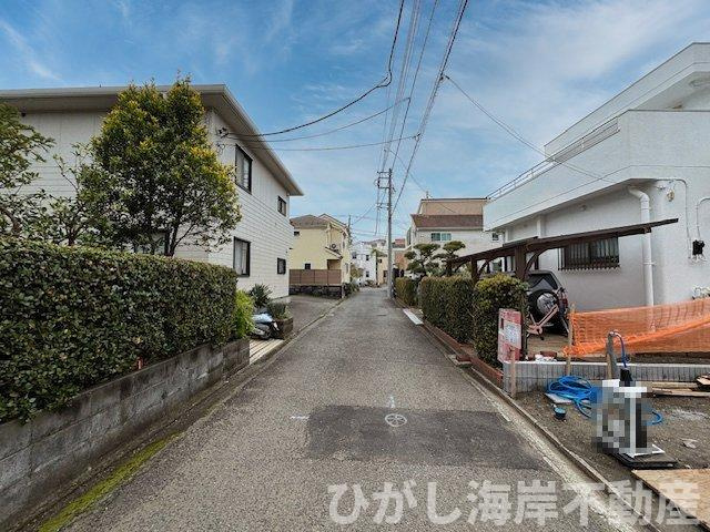 茅ヶ崎市東海岸南6丁目　新築戸建　全３棟の前面道路含む現地写真|4月6日撮影　建築中　現地外観