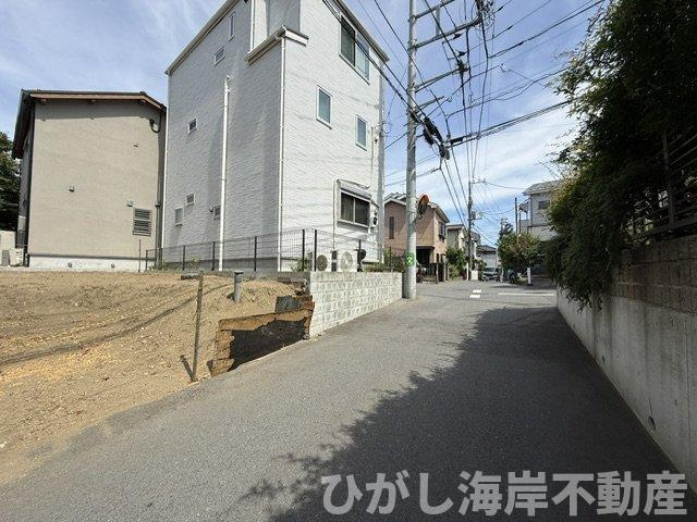 茅ヶ崎市小和田　売地の前面道路含む現地写真|現地外観