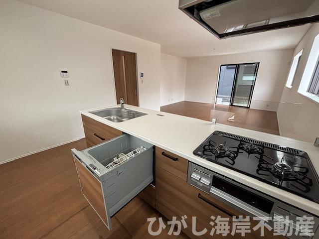 茅ヶ崎市中海岸４丁目　新築戸建　全３棟のキッチン|食洗器付きシステムキッチン
