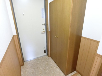 【玄関】 | グラスランド２１ | 背の高い下駄箱でご家族分の靴も収納できます。