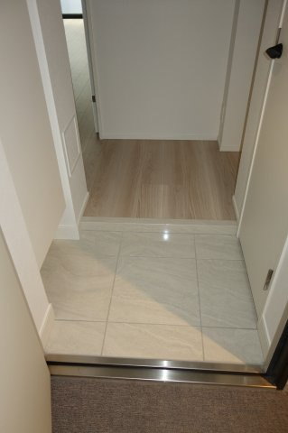 クラリティア西日暮里の玄関