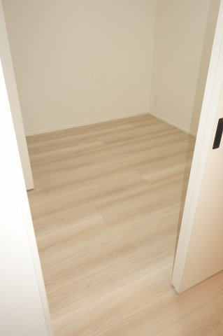 クラリティア西日暮里の洋室