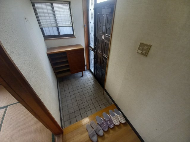 【玄関】 | 津之江町2丁目車庫付貸家
