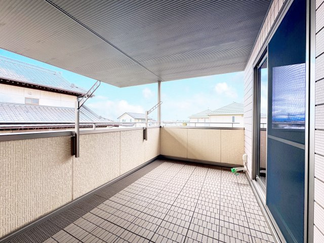 太田市新田市野井町　中古住宅のバルコニー