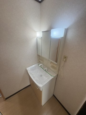 緑台中古一戸建の独立洗面台|独立洗面台で身支度をすべて済ませてしまいましょう