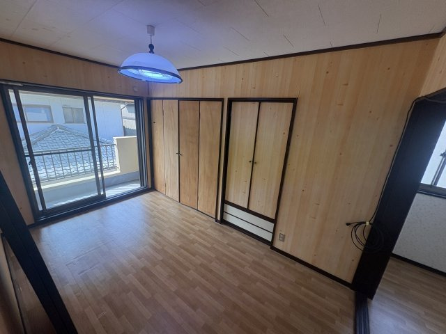 緑台中古一戸建の洋室|使い勝手のいい洋室です