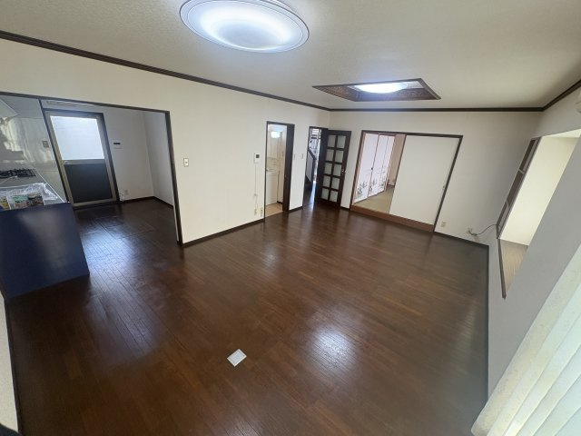 緑台中古一戸建の居間・リビング|おしゃれなリビングです