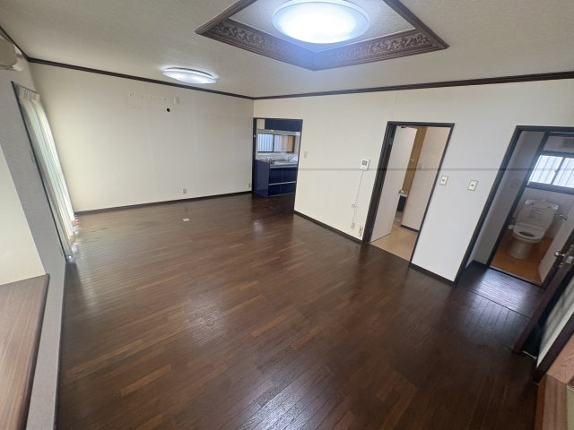 緑台中古一戸建の居間・リビング|こちらの居間で趣味の時間をお楽しみください