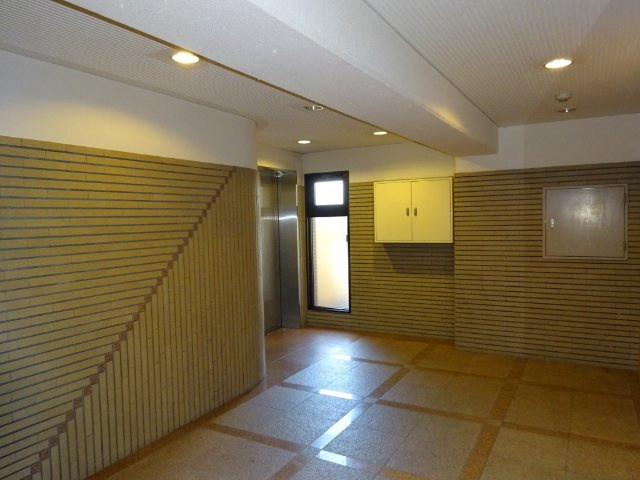 【エントランス】 | ベルメゾン亀川