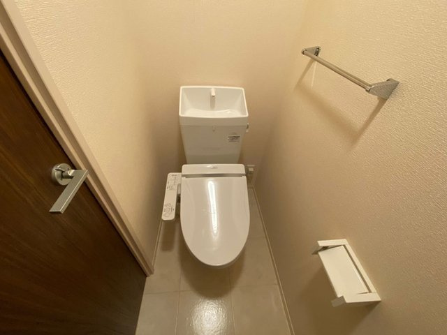 勝山　Ａのトイレ|温水洗浄便座付きトイレです。