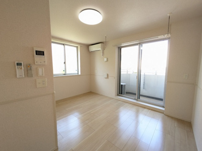 ２面採光で明るく風通しのよいお部屋☆