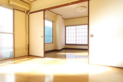洋室６帖ございます。