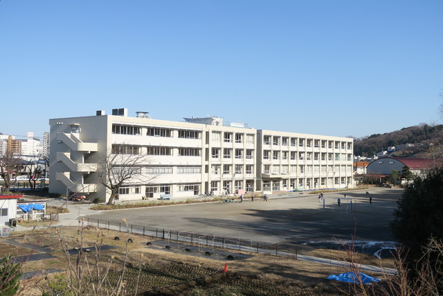 多摩市立東寺方小学校まで550