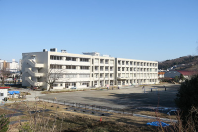 多摩市立東寺方小学校まで550
