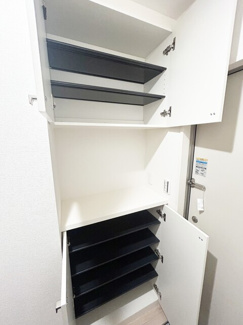 玄関の下駄箱収納