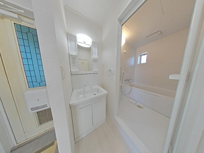 朝の支度もらくらくのシャワー付洗面化粧台