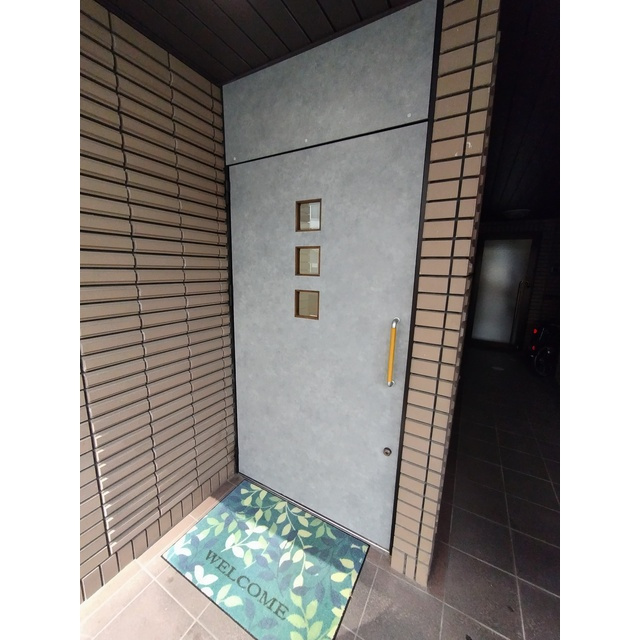 青木ビル(今川町)の玄関