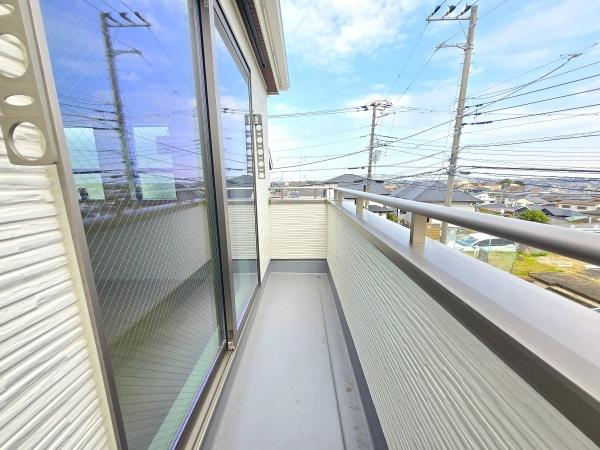 横浜市南区別所中里台の新築一戸建のバルコニー|陽当り良好のバルコニー！
風通しもよく気持ちいいです