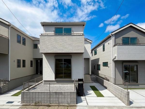 横浜市南区別所中里台の新築一戸建の外観|堂々と完成しました！いつでもご案内可能です！
お車でご自宅まで送迎承ります。