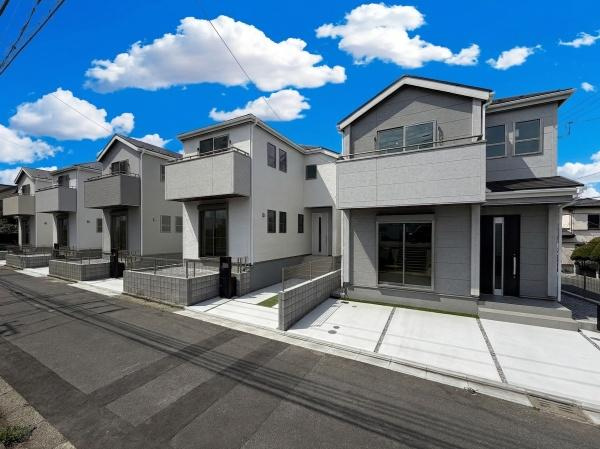 横浜市南区別所中里台の新築一戸建の前面道路含む現地写真|周辺は落ち着いた街並みになります。
子育てにはぴったりの住環境♪