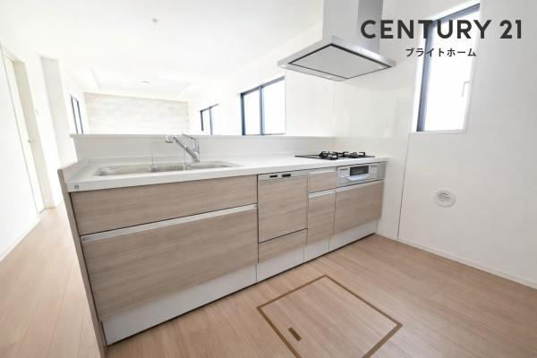 横浜市泉区中田南５丁目の新築一戸建のキッチン|対面式のキッチンはお料理中でも家族とのお話も弾みます。
