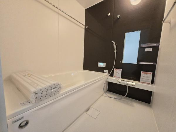 横浜市泉区中田南５丁目の新築一戸建の浴室|広々としたバスルームで一日の疲れをいやして下さい！
もちろん、浴室乾燥機付きです！