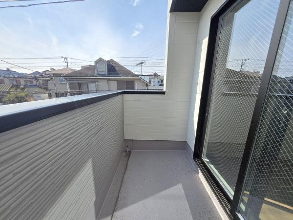 横浜市泉区中田南５丁目の新築一戸建のバルコニー|陽当り良好のバルコニー！
風通しもよく気持ちいいです