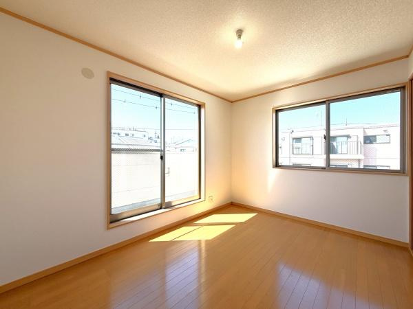 横浜市保土ケ谷区仏向町の中古一戸建の洋室|落ち着きのある洋室です！
休日はこちらでおくつろぎ下さい♪