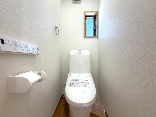 横浜市保土ケ谷区仏向町の中古一戸建のトイレ|スッキリとしたデザインのトイレ