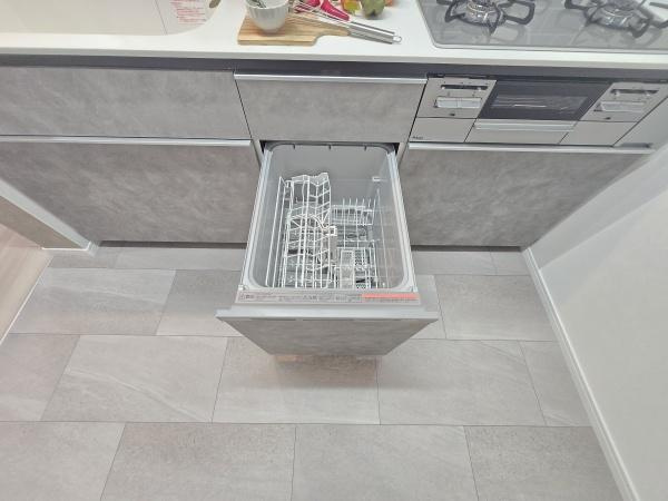 マイキャッスル大口駅前のキッチン|食洗器付きなのは家事の負担を軽減してくれる嬉しいポイント♪
広々としたキッチンはお子様と並んでお料理できます。