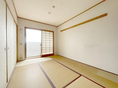 【和室】 | コスモ初芝 | 室内にいても、たっぷりの陽光と爽やかな風を感じて頂ける、開放感あふれる居室です。