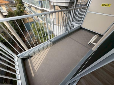 【バルコニー】 | 【11日(土)・12日(日)室内見学可能】メイツ草加 | 角部屋の為、見晴らしの良いバルコニーになります♪