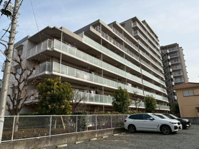 【外観】 | 【11日(土)・12日(日)室内見学可能】メイツ草加 | 陽当たり良好な明るい外観♪