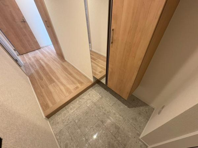 【玄関】 | 【11日(土)・12日(日)室内見学可能】メイツ草加 | 明るい玄関スペースです♪