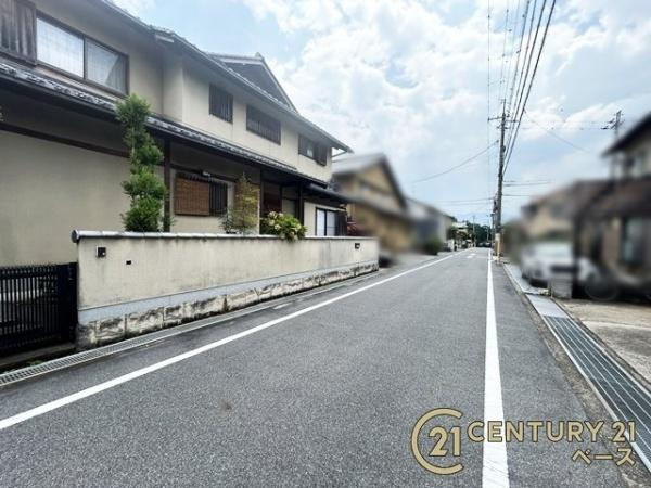 橿原市白橿町１丁目　一戸建の前面道路含む現地写真|■現地撮影写真■ 前面道路は６ｍ以上と広くゆったりしています！