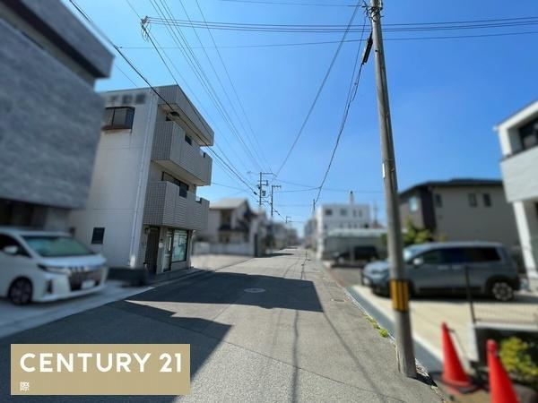 和歌山市南五兵衛丁　中古戸建の前面道路含む現地写真