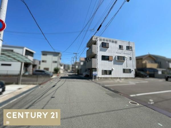 和歌山市南五兵衛丁　中古戸建の前面道路含む現地写真