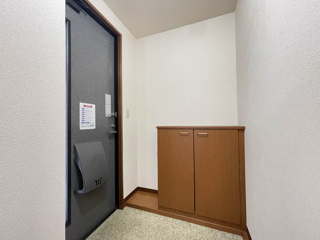 パディ・ヴィレッジ Ｃの玄関