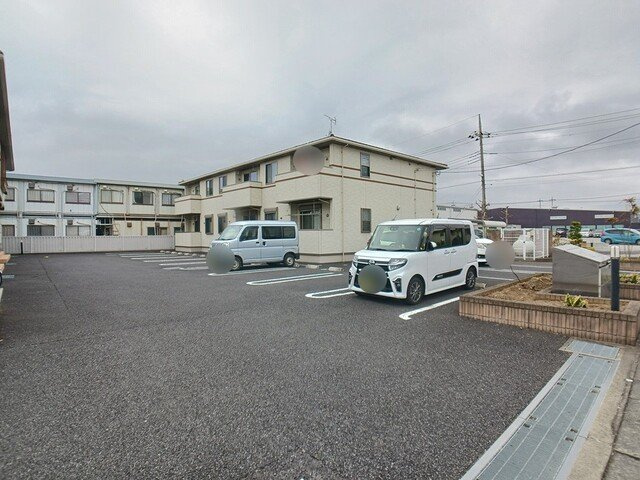 キャナル　ガーデンの駐車場
