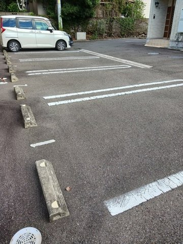 【駐車場】 | カーサ　アルベロディピノＡ