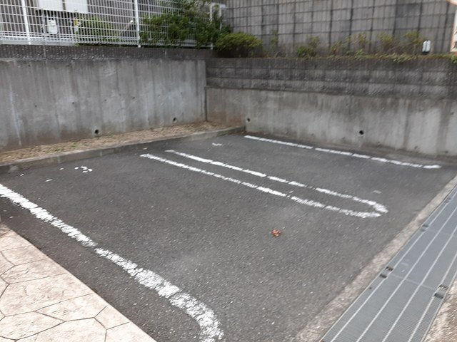 アルファハイムⅡの駐車場