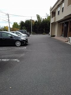 グリーンハイツ鷹取の駐車場