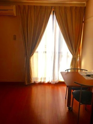 レオパレスかつらぎの居間・リビング