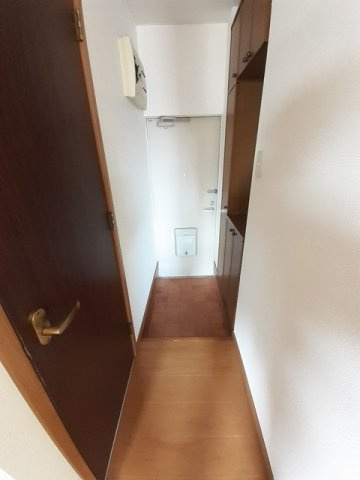 ハイツ十蓮寺Ａ棟の玄関