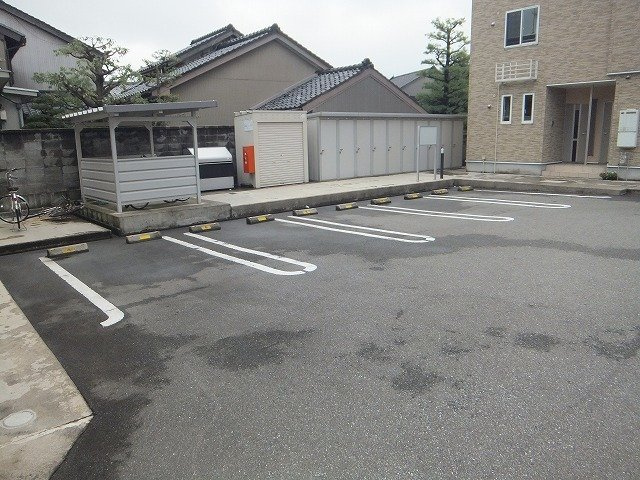 アッシュ５　Ａの駐車場